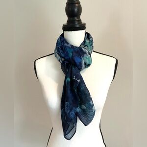 Lightweight scarf blue green